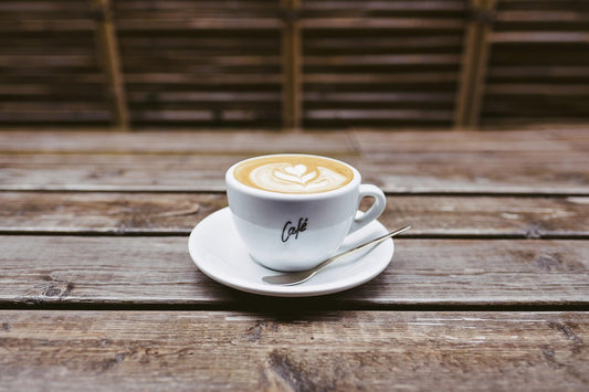 L’évolution des tasses et accessoires du café : histoire, design et tendances modernes
